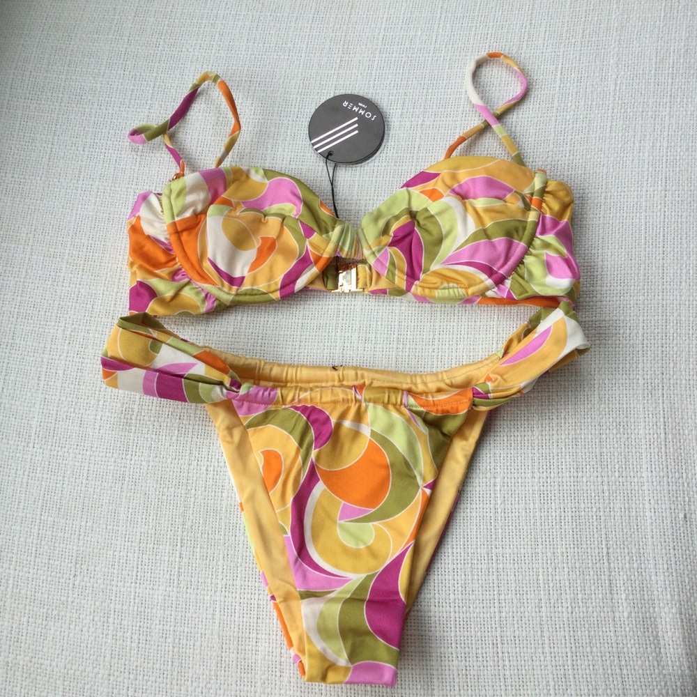 NWT SOMMER SWIM SET SIZE MEDIUM TOP SMALL BTM